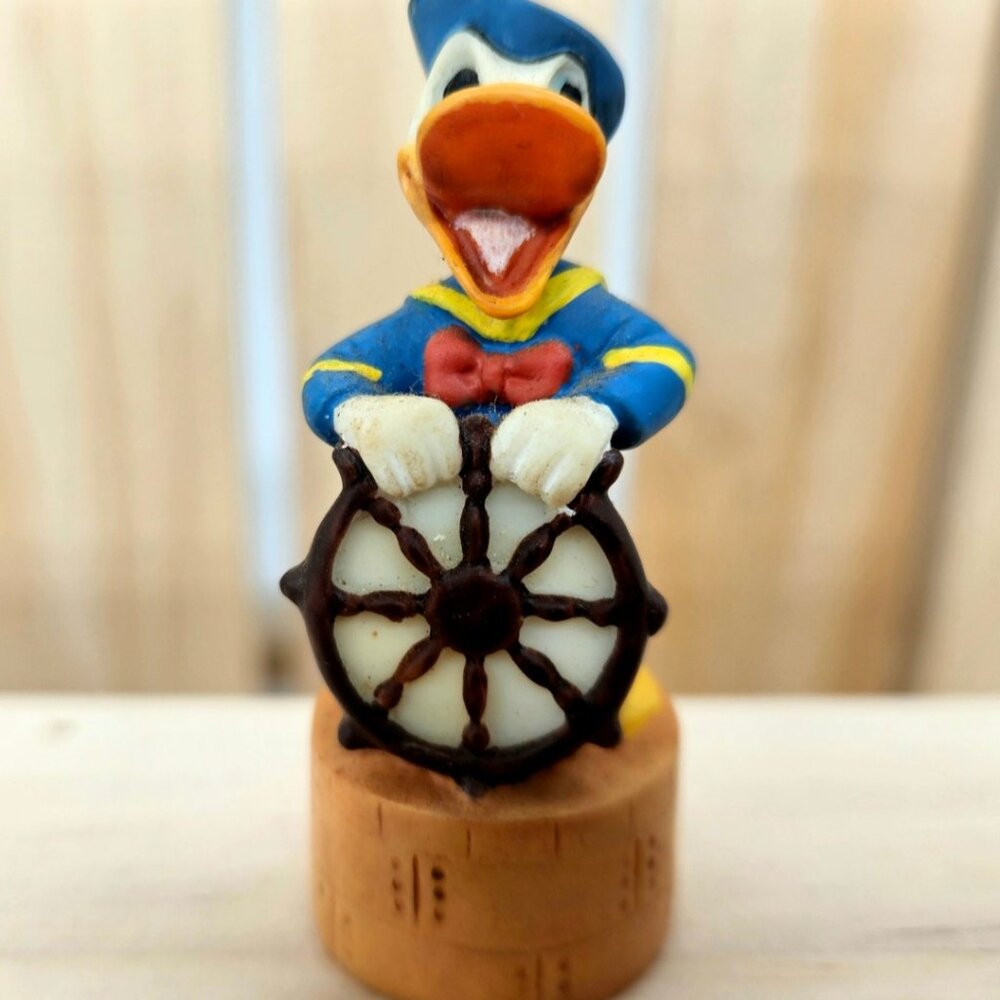 Donald Duck - Walt Disney Magic Thimble Collection